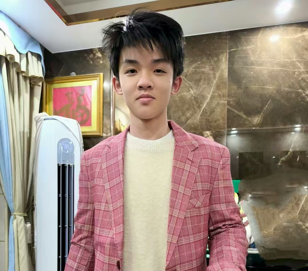 创始人覃千行